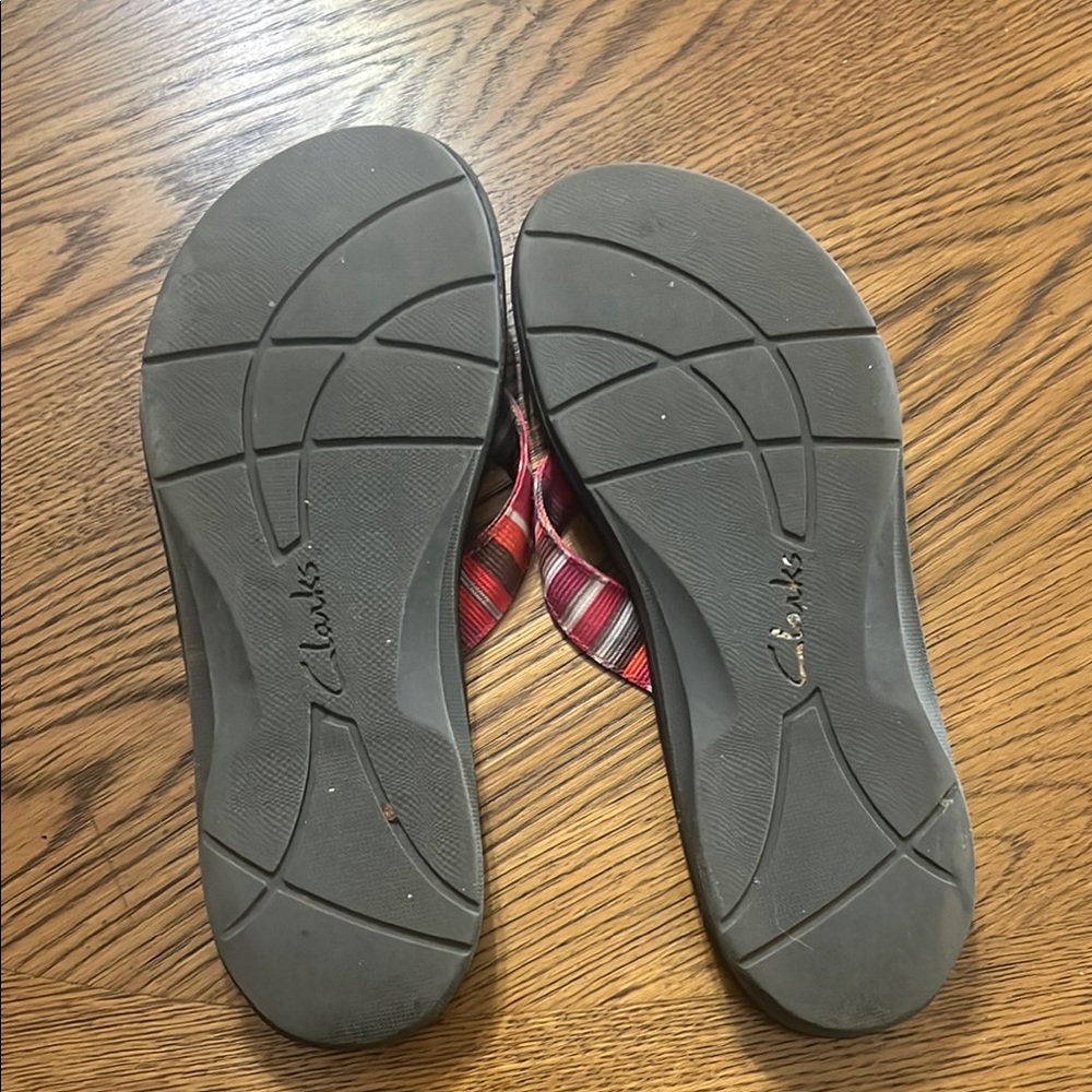 Clarks Pink and Black Sandals with Wide Strap - Picture 2 of 3